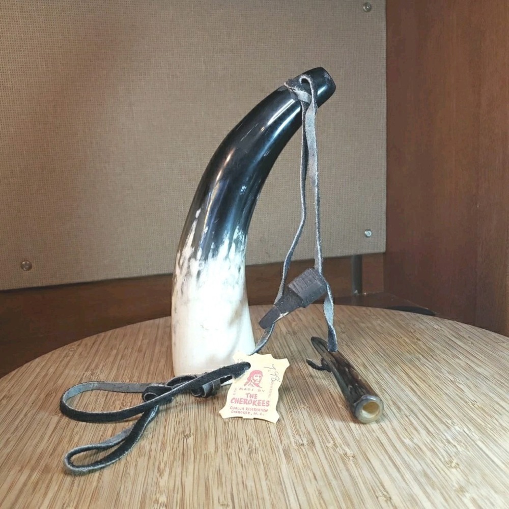 Vtg THE CHEROKEES 3 Pc 11" Powder Horn & Measurer w/Leather Strap & Wood Plug
